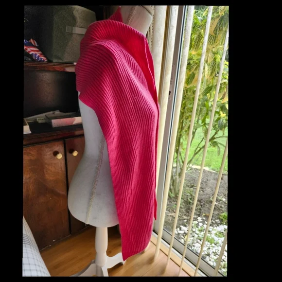 NWT Merino Wool Blend Pink Scarf by Gap● - Picture 5 of 8
